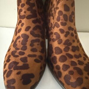 Pierre Dumas Leopard Print Ankle Boots size 10